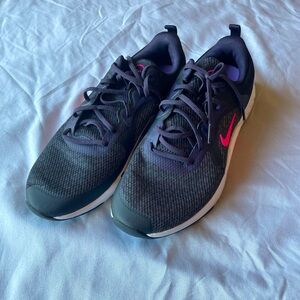 Nike comfort shoes size 10
